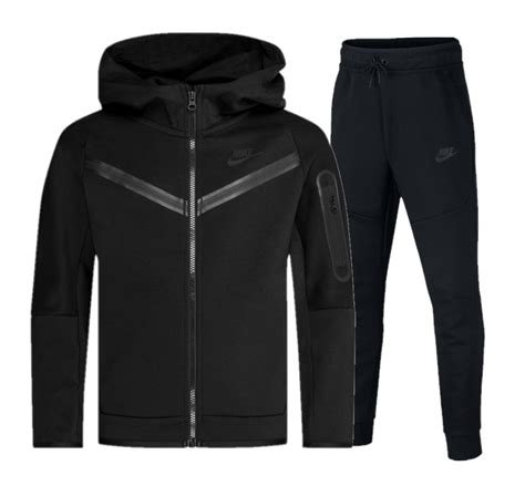 zwart nike tech|nike tech fleece material.